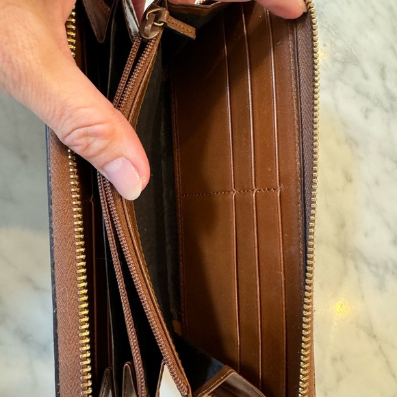 Gucci GG Supreme Tan Monogram Zip Around Wallet - Picture 11 of 12